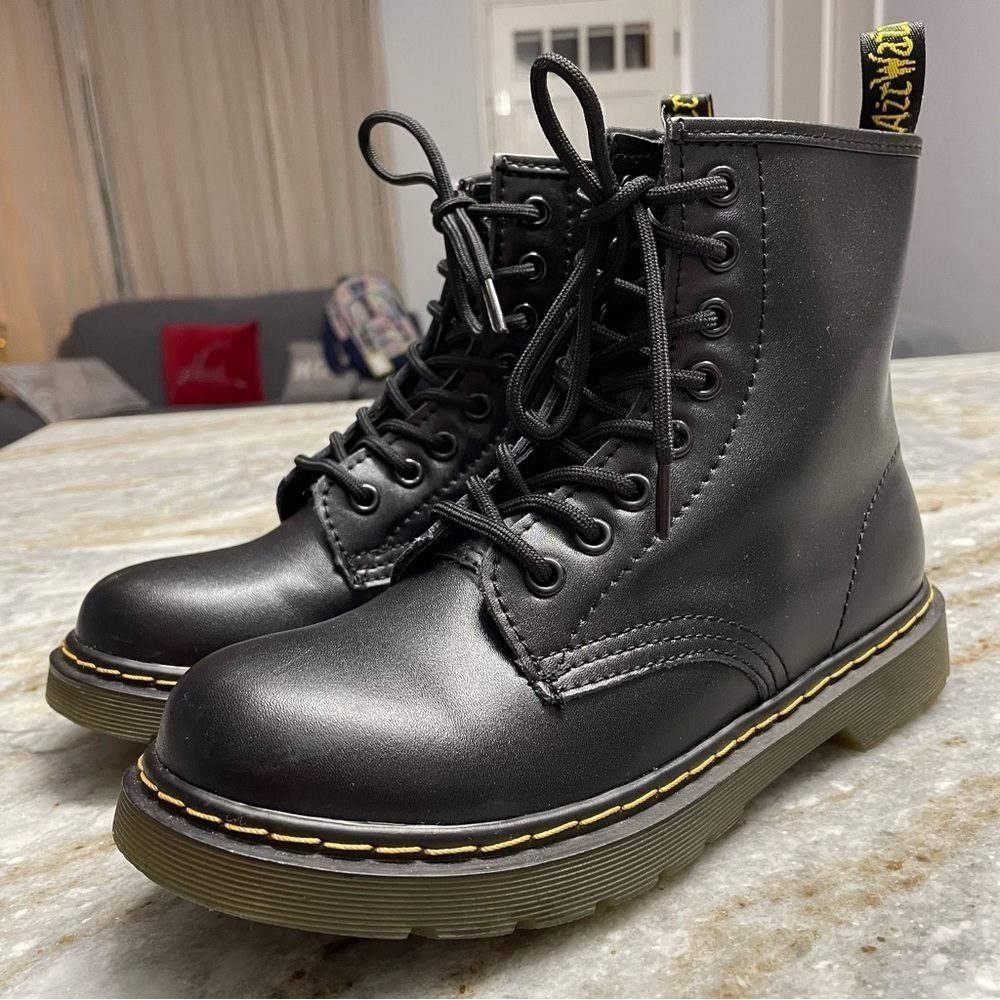 NEW Dr. Martens AirWair Smooth Leather Lace Up Boots Black